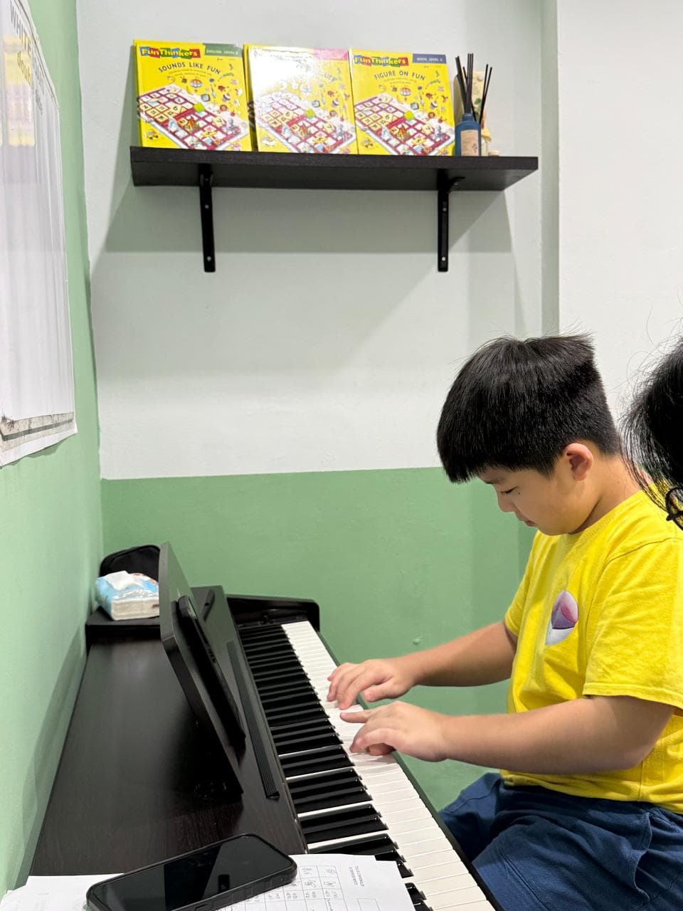 Siswa belajar di Pivoine